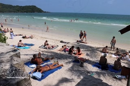 Phu Quoc launches English classes for vendors, drivers ahead of APEC 2027